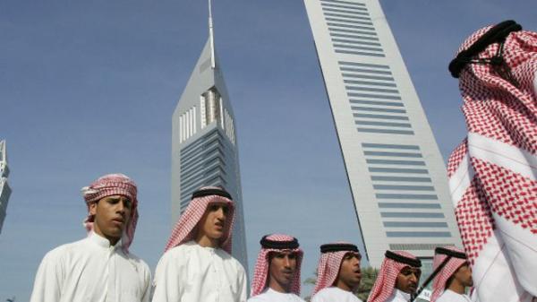 الإمارات تحذر مواطنيها من ارتداء "الكندورة" أثناء سفرهم للخارج.. لهذه الأسباب!!