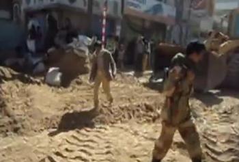 فيديو: رفع المتارس الحرس الجمهوري والفرقة في الزبيري والجامعة القديمة اليوم 18 12 2011 