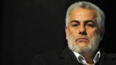 فيديو: رئيس الحكومة المغربية يبكي على الهواء مباشرة عقب اعتداء المسجد النبوي