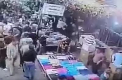 فيديو: رجل صاح "الله اكبر" وهو يتشاجر مع صاحب المحل.. شاهد ماذا حصل!!