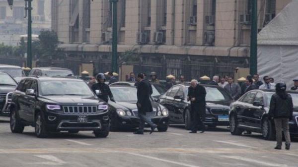 أمير سعودي يتسبب بمظاهرة واحتجاجات في باريس (صورة + فيديو)