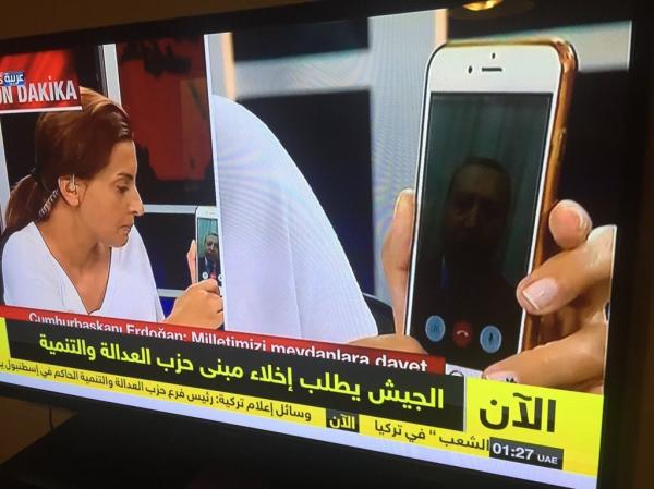  سعودي يعرض مليون ريال لشراء هاتف المذيعة التي بثت نداء “أردوغان” ويثير جدلاً على تويتر