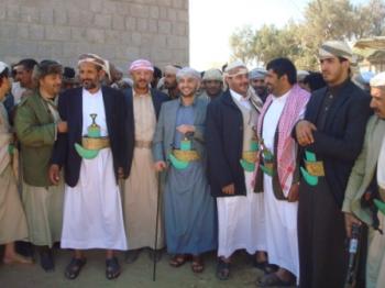 ادخال قوافل غذائية الى دماج:  عقلد صلح بين الحوثيين والسلفيين لوقف الاقتتال بدماج وتشكيل لجنة مراقبه ورفع المواقع المستحدثه(صور)