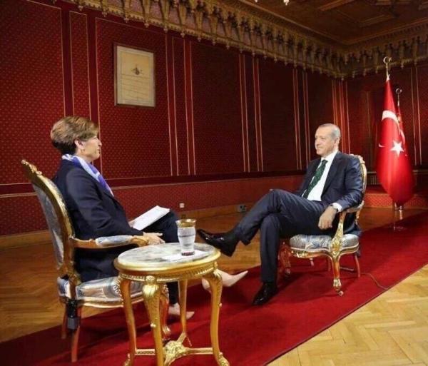 أردوغان في أول مقابلة صحفية له عقب الانقلاب يروي تفاصيل تلقيه نبأ الانقلاب وكيف تصرف ويقول: هناك جريمة خيانة واضحة