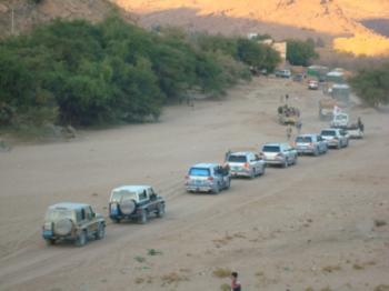 ادخال قوافل غذائية الى دماج:  عقلد صلح بين الحوثيين والسلفيين لوقف الاقتتال بدماج وتشكيل لجنة مراقبه ورفع المواقع المستحدثه(صور)