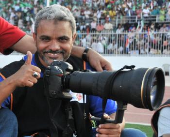 المصوراليمني عبدالعزيزعمر عضوا شرفيا في الجمعية اليابانية للتصوير