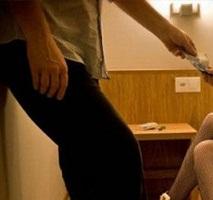 الأمن الأردنيّ يضبط اجانب وفتيات بحالة سُكر في بيت دعارة يمارسون الرّذيلة !