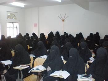 الكلية العليا للقرآن الكريم تقيم حفل ختم لـ(70 حافظة) من الخريجات