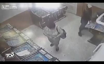 بالفيديو: قطع يدها بطريقة داعشية .. والسبب!!