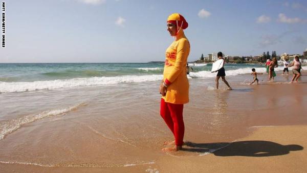 مدينة كان الفرنسية تمنع ارتداء البوركيني في شواطئها.. والسبب!!