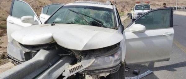 بالصور.. لن تصدق أن سائق هذه السيارة نجا من هذا الحادث الشنيع بنجران