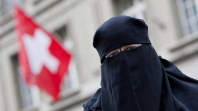 المنقبات فى سويسرا يعثرن على البديل بسبب الغرامات