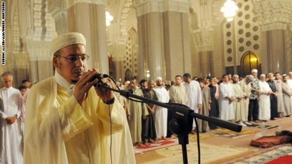 مقال لإمام مغربي ضد تعرّي النساء يثير اهتمام الصحافة المحلية والعالمية
