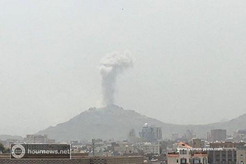 شاهد بالصور: متظاهروا السبعين يصورون الضربة الجوية التي وقعت بجانبهم