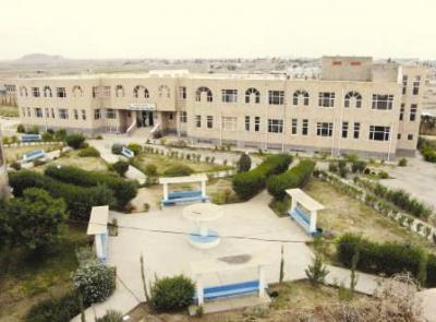 عمادة كلية الطب في ذمار يستقيلون بسبب إصرار الحوثيين على تسجيل أبنائهم في الكلية "بدون مؤهلات"