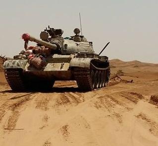 مواطن يمني يعرض دبابة روسية من طراز T55 للبيع (السعر)