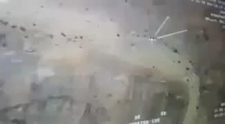 سعودييون يصورون لحظة انطلاق صواريخ من الحدود باتجاه السعودية ويقصفون بعضها (فيديو)