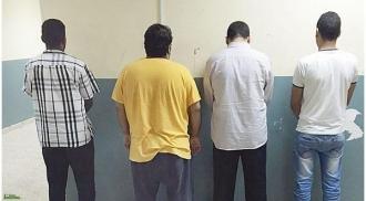 الإطاحة بـ 12 من 3 جنسيات سلبوا عملاء البنوك بـ «السواطير والسكاكين» في الرياض (جنسيتهم)