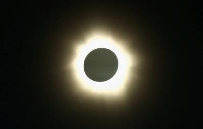 فلكي يمني يكشف عن حدوث كسوف جزئي للشمس على اليمن (تفاصيل الكسوف بالدقائق والثواني)