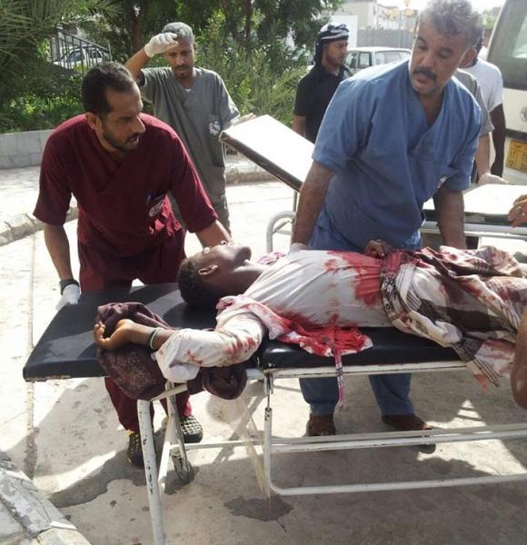 عاجل بالصور: ارتفاع ضحايا تفجير مقر للمقاومة في عدن إلى 45 قتيل ونحو 60 جريح