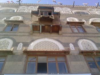 بحضور السفير الفرنسي والهندي والباكستاني: وزير الثقافة يفتتح "الدورة التدريبية الأولى لقطع الأحجار الكريمة وشبه الكريمة" في المركز الوطني