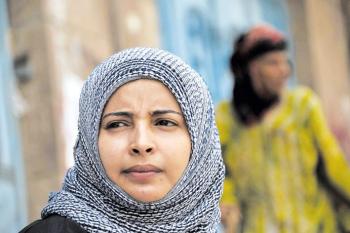 الناشطة السياسية بشرى المقطرى تمس في كتاباتها المعتقدات الإسلامية وتتجرأ على "الذات الإلهية"