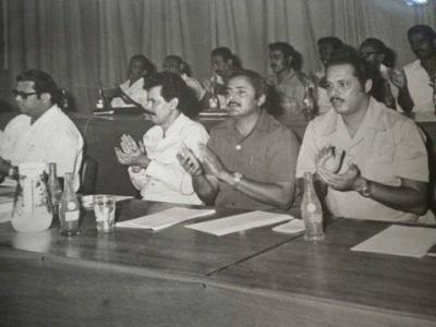 صورة نادرة تجمع ثلاثة رؤساء يمنيين في مكان واحد (الاسماء)