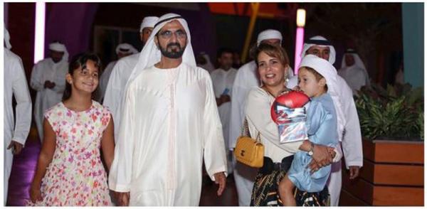 شاهد صور الشيخ "محمد بن راشد" برفقة عائلته في "آى إم جي" بدبي