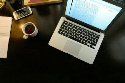 حين تنسكب السوائل على اللاب توب.. عليك القيام بهذه الخطوات السريعة