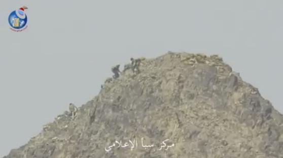 شاهد فيديو لحظة اقتحام تبة النهدين والسيطرة عليها وفرار الحوثيين