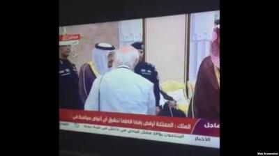فيديو محرج للملك سلمان.. حاج يمني يمر من أمامه ويرفض ان يصافحه!!