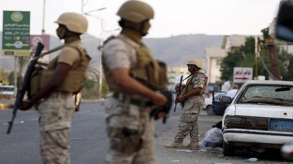 مسئول كبير عينه هادي في عدن يهدد وزير في الحكومة بـ "القاعدة وداعش" والأخير يشكوه للرئيس