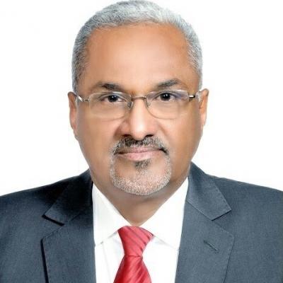 وزير سابق موالي للرئيس هادي يكشف عن انقسام في حكومة بن دغر.. ويكشف السبب !!
