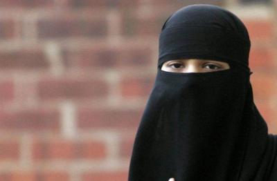 سعودية أم لثلاثة أطفال تطلب الطلاق من زوجها لسبب صادم!