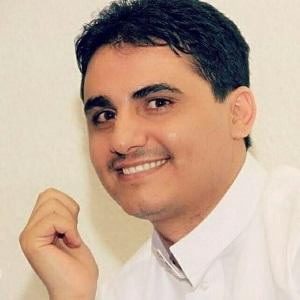 الإعلامي محمد الربع يهاجم المحامي والناشط خالد الآنسي ويوجه له الصحن (النص)