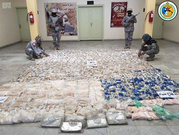 صور: حرس الحدود السعودي يحبط عملية تهريب كبرى بشواطئ تبوك ويقبض على المتورطين