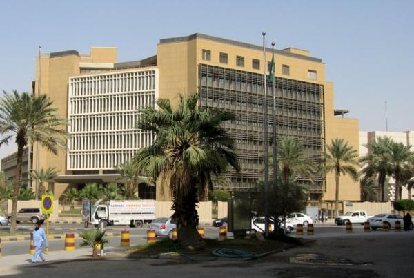 خبر سار للسعوديين: السعودية تدرس دعم نقدي مباشر للمواطن الذي يقل راتبه الشهري عن 13 ألف ريال