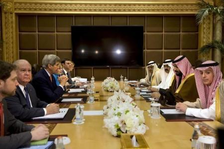 وزير خارجية امريكا يجتمع مع ولي ولي العهد السعودي ووزير الخارجية السعودي بشأن هجوم اليمن