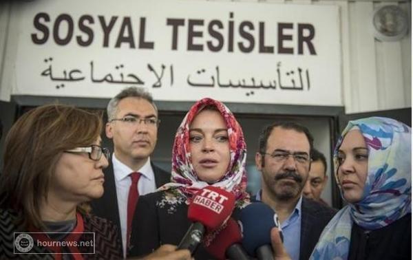 بالصور: الممثلة الامريكية ليندسي لوهان بالحجاب.. وتكشف من أهداها لها !! بالصور: الممثلة الامريكية ليندسي لوهان بالحجاب.. وتكشف من أهداها لها !!