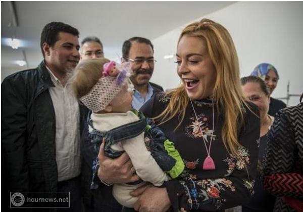 بالصور: الممثلة الامريكية ليندسي لوهان بالحجاب.. وتكشف من أهداها لها !! بالصور: الممثلة الامريكية ليندسي لوهان بالحجاب.. وتكشف من أهداها لها !!