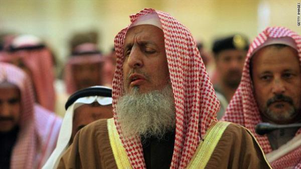مفتي السعودية يشن هجوماً على المسرفين في المناسبات والزيجات