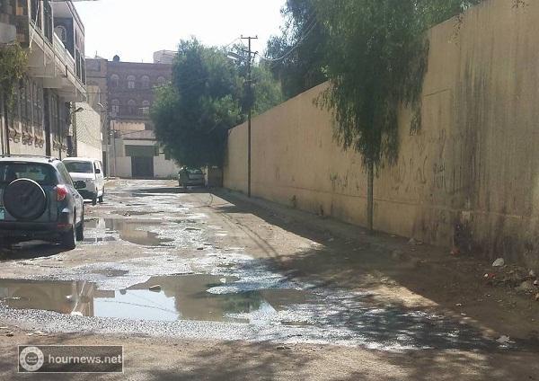 المجاري تطفح بصنعاء بجوار مدرسة "خولة بنت الازور" للبنات (صور)