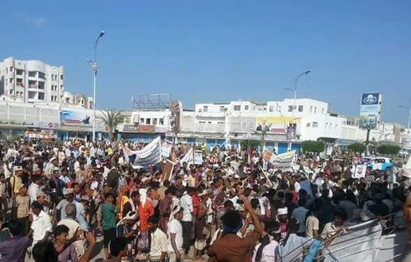 بالصور عدن تخرج مع الرئيس هادي وضد مبادرة ولد الشيخ