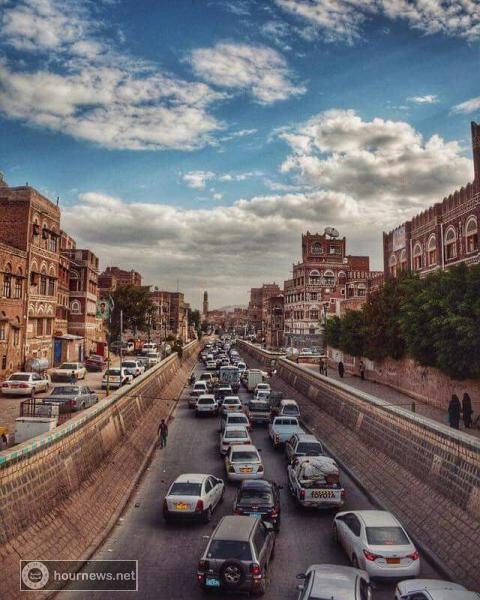 توترات بصنعاء واشتباكات مسلحة بين الحوثيين وافراد بالامن السياسي .. بسبب الرواتب