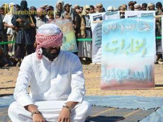 انصار الشريعة التابع لتنظيم القاعدة ينفذ حكم الإعدام بحق اثنين متهمين بالتجسس لصالح المخابرات اليمنية والسعودية والأمريكية، ويقر بقصف الطيران السعودي لأهداف في أبين
