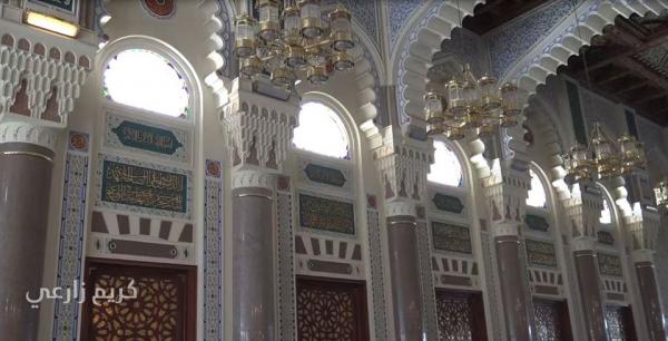 شاهد بالصور .. الأضرار التي لحقت بجامع الصالح بصنعاء جراء قصف محيطه