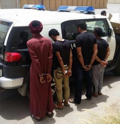 الإطاحة بسبعة يمنيين في الرياض.. والسلطات السعودية تكشف ما كانوا يقومون به (صورة)