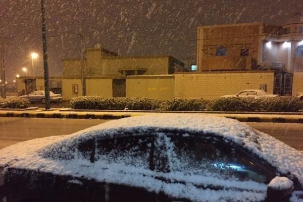 شاهد.. الثلوج تكسو عدداً من المدن السعودية باللون الابيض (فيديو وصور)