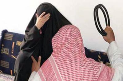 سعودي يضرب زوجته بسبب 10 ريالات.. شاهد بماذا حكمت عليه المحكمة!!