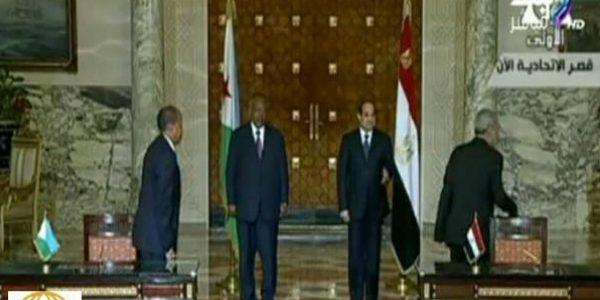 موقف محرج جدا على الهواء لوزير مصري أمام الرئيس السيسى ونظيره الجيبوتى شاهد ماذا حصل؟